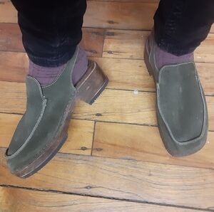 Olive green suede wood hippie clogs mules Alpine Woods 7.5